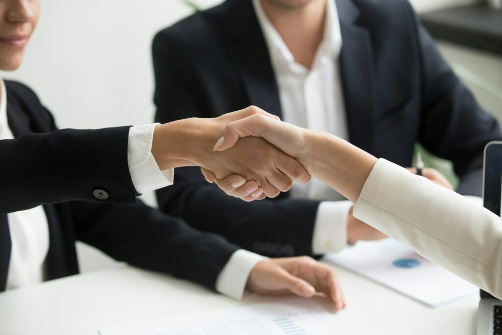 Information des salariés et du CSE en cas de cession de fonds de commerce ou de parts sociales – loi de simplification 2026